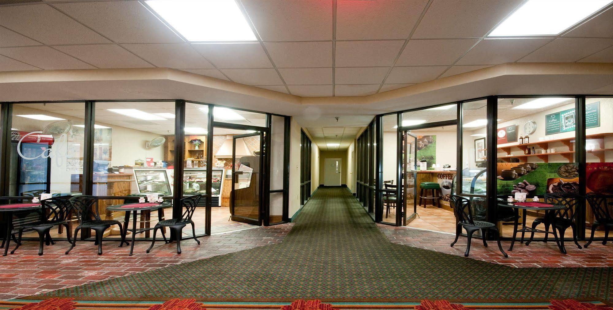 Capital Plaza Hotel クリントン エクステリア 写真